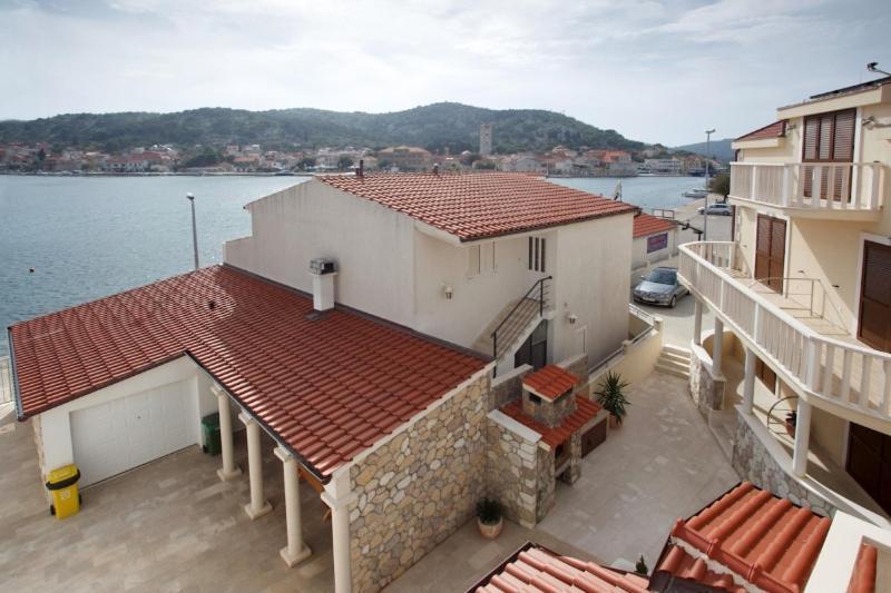 Apartments Tisno - Villa Mare Exterior photo