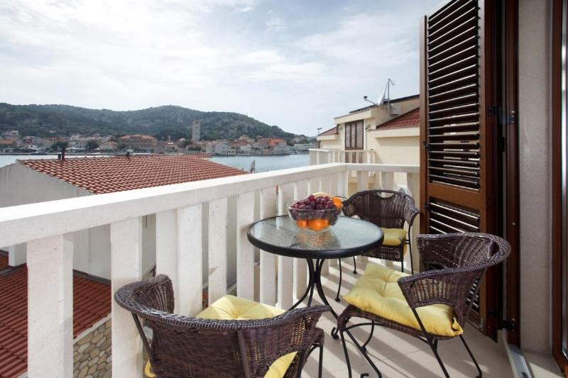 Apartments Tisno - Villa Mare Exterior photo