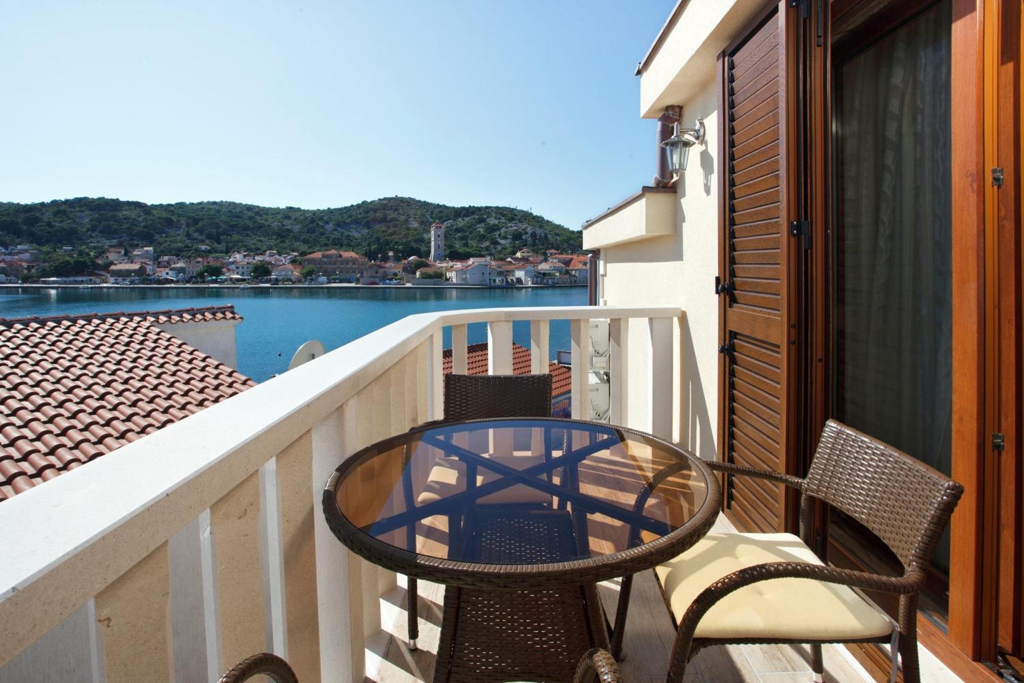 Apartments Tisno - Villa Mare Exterior photo