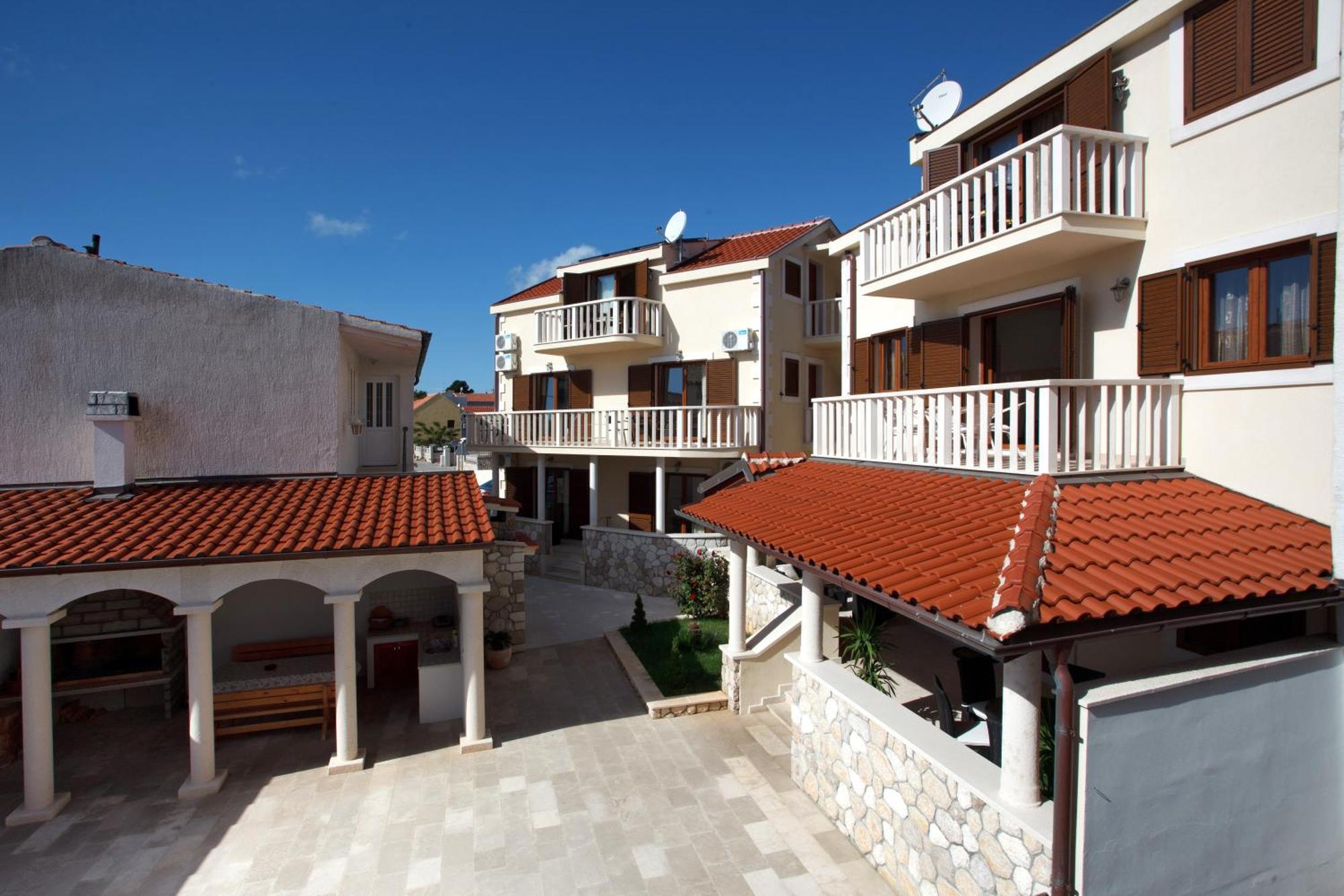Apartments Tisno - Villa Mare Exterior photo