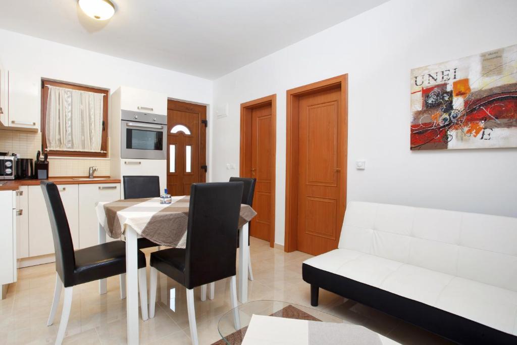 Apartments Tisno - Villa Mare Room photo